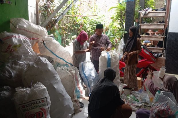Gerakan pemilahan sampah di Cakung Barat sebagai upaya lingkungan