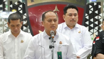 Aksi massa menuntut kebebasan Toni Aji Anggoro di Medan