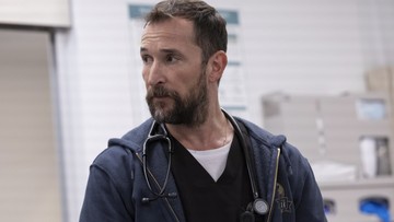 Noah Wyle sebagai Dr. Robby di The Pitt Musim 3